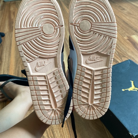 Air Jordan 1 Mid - Picture 3 of 6